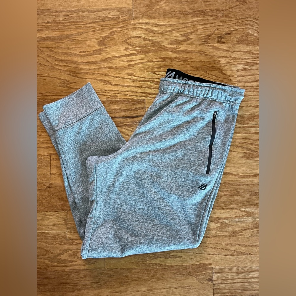 Eddie Bauer. Men’s Gray Jogger Sweatpants. Size large.